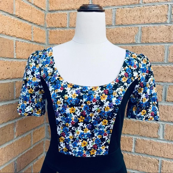 ✨Host Pick✨ REVIEW Floral Panel Pencil Dress Size 6 Capped Sleeves Smart Casual - Picture 2 of 7